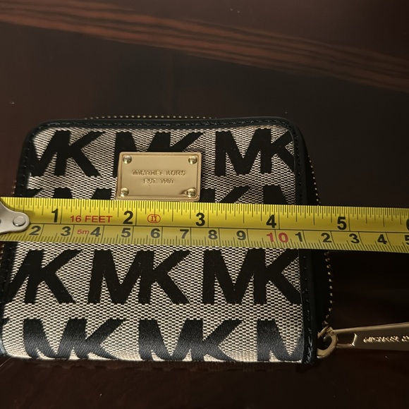 NWOT - MK - zippered Wallet. - Picture 4 of 5